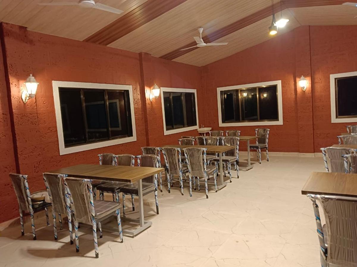 Sk Resort Alībāg Esterno foto