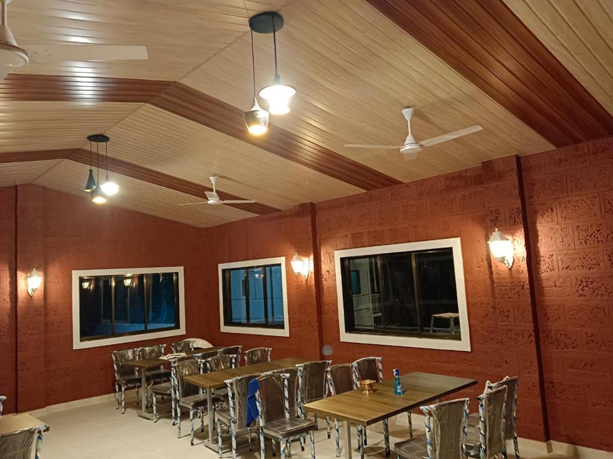 Sk Resort Alībāg Esterno foto