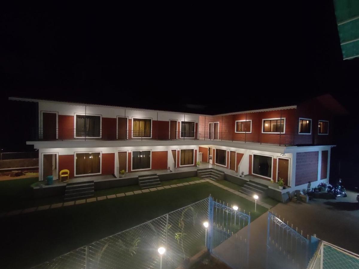 Sk Resort Alībāg Esterno foto