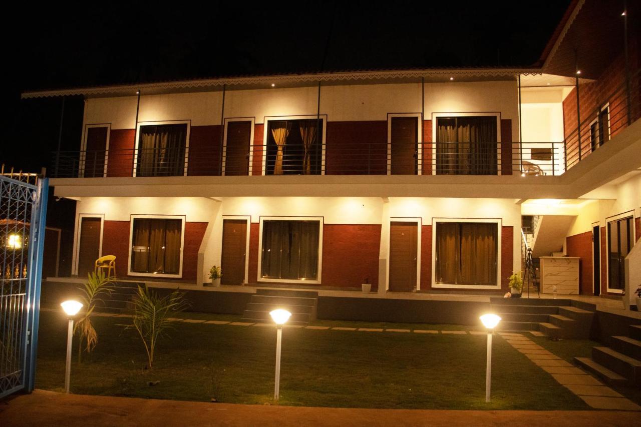 Sk Resort Alībāg Esterno foto